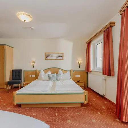 Apparthaus Taxegger 4*